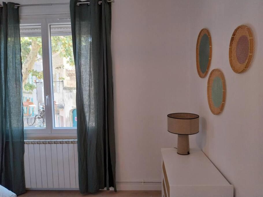 Charmant Appartement 3 Chambres Et Terrasse Eyragues Luaran gambar