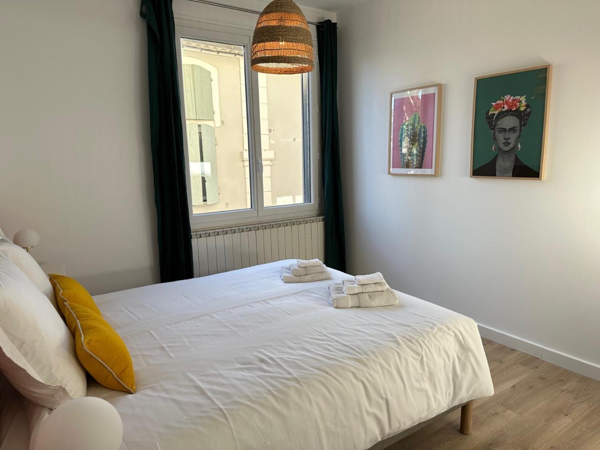 Charmant Appartement 3 Chambres Et Terrasse Eyragues Luaran gambar