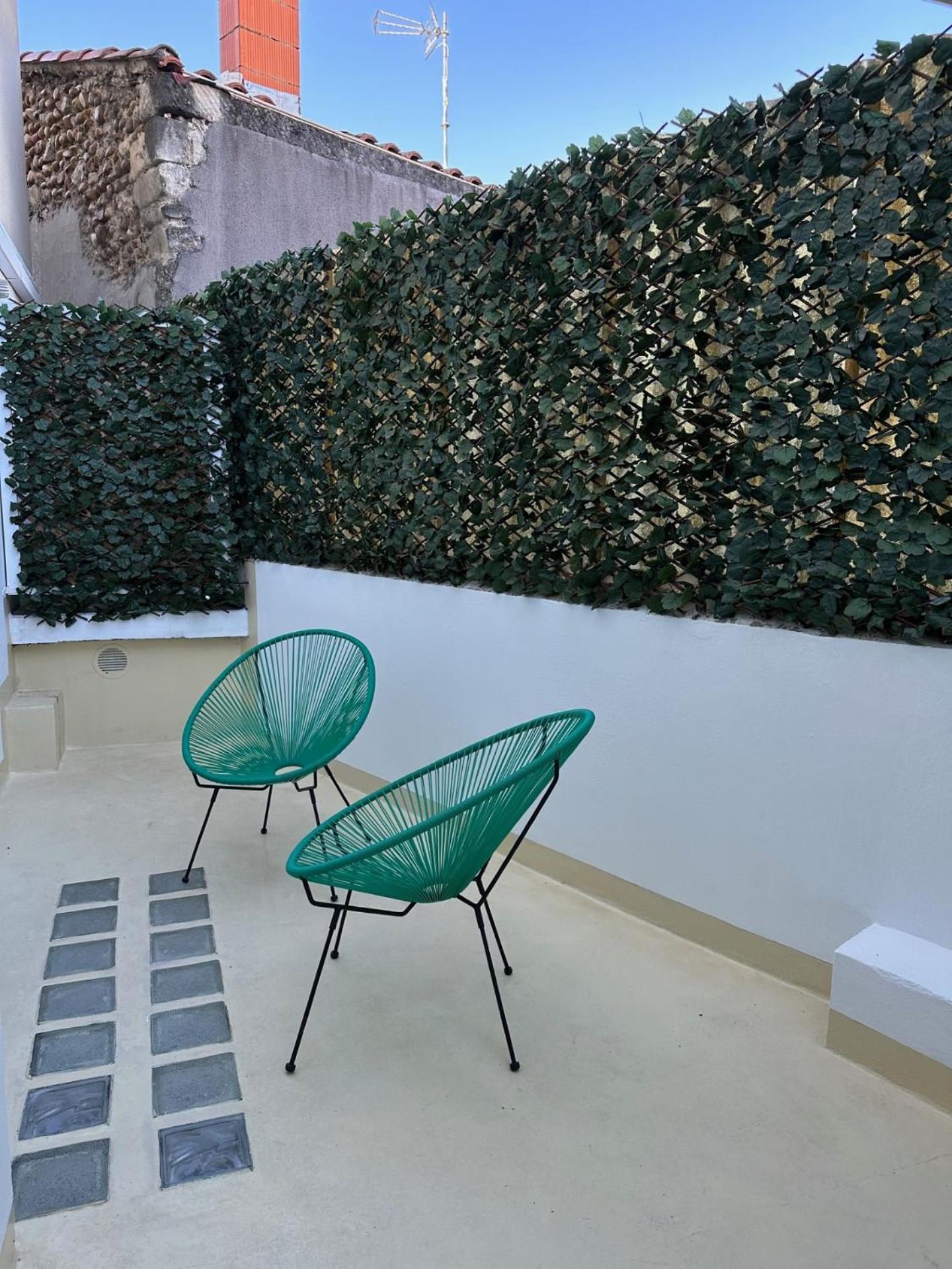 Charmant Appartement 3 Chambres Et Terrasse Eyragues Luaran gambar